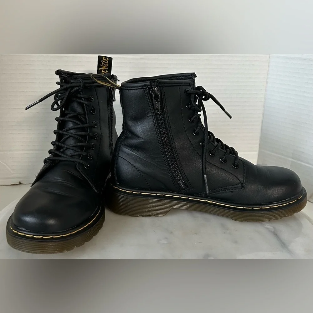 DR. MARTINS 1460 JUNIOR 3Y, flexible cemented sole construction for growing feet